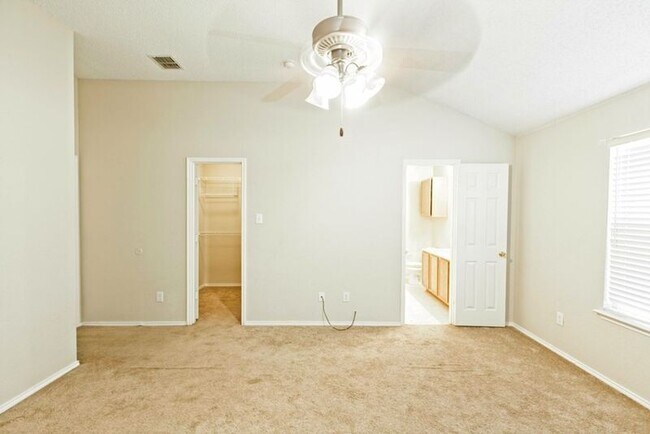 Building Photo - 1118 Water Oak Way