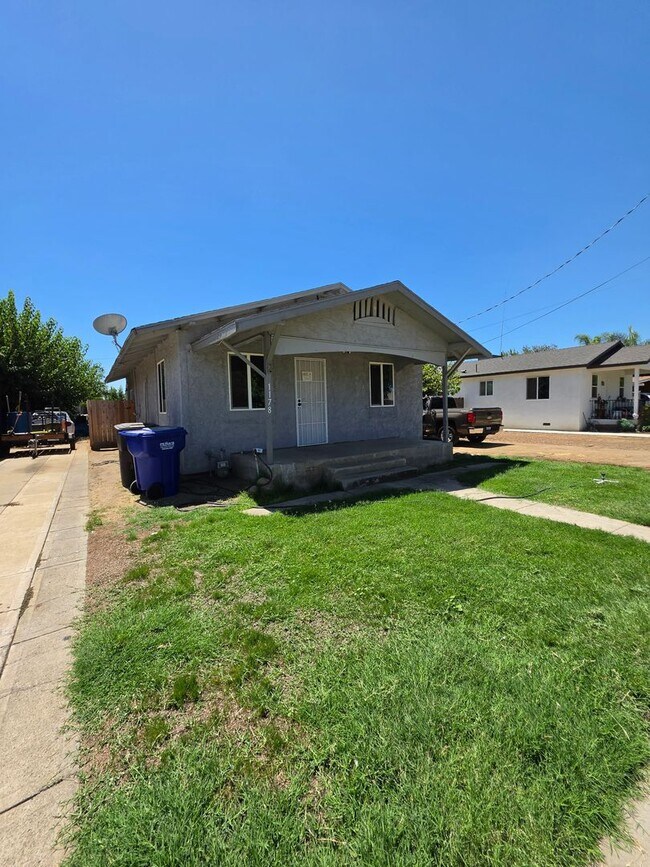 Building Photo - 3 Bedroom 1 Bath Home