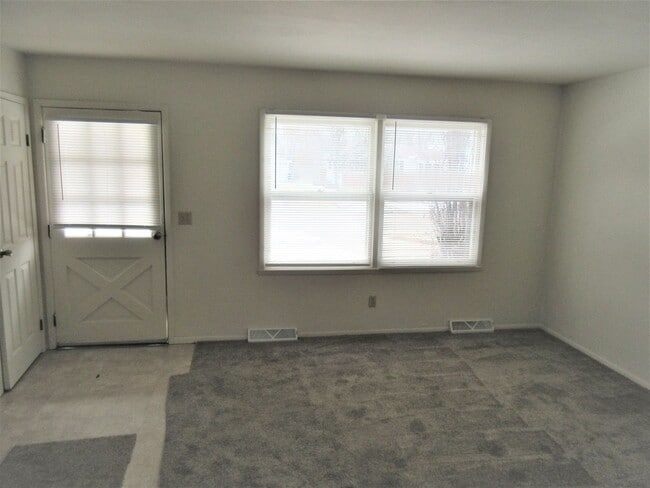 Building Photo - 432