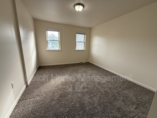 Building Photo - 855 S Pearl St