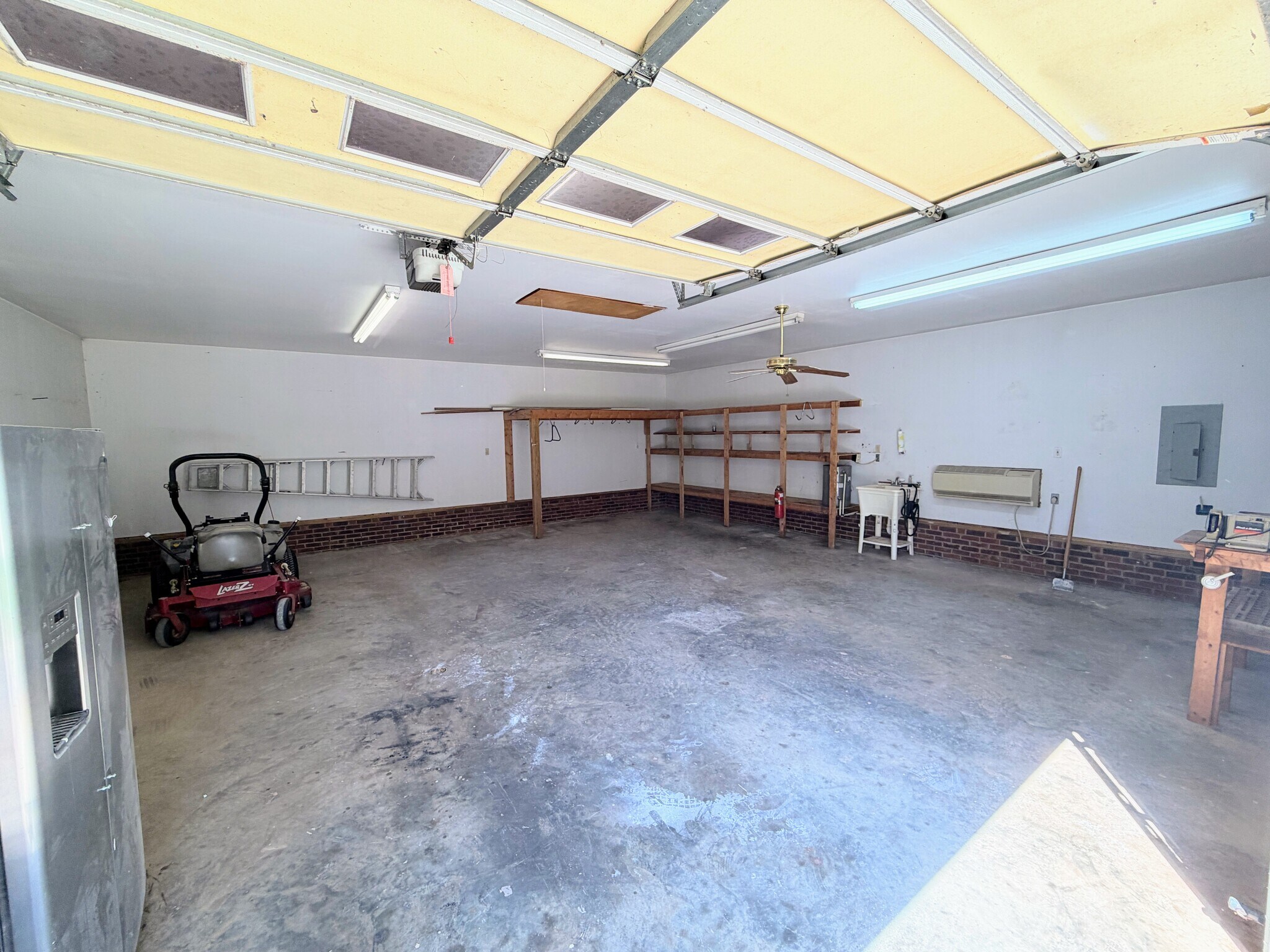 Garage/Workshop 900sqft - 1195 Tirzah Rd