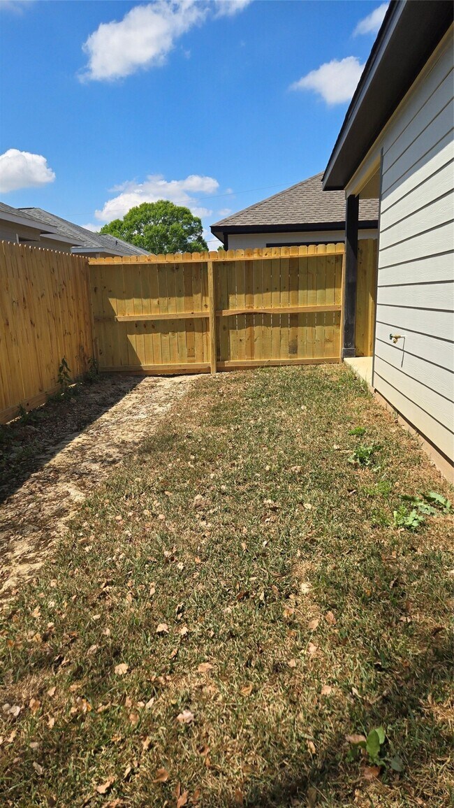 Building Photo - 3710 Harmony Ln