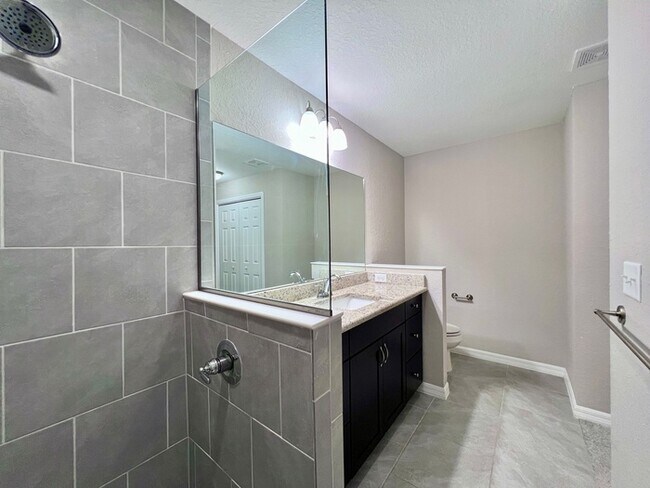 Building Photo - Stylish 3BR/2BA Home with Open Layout & Hi...