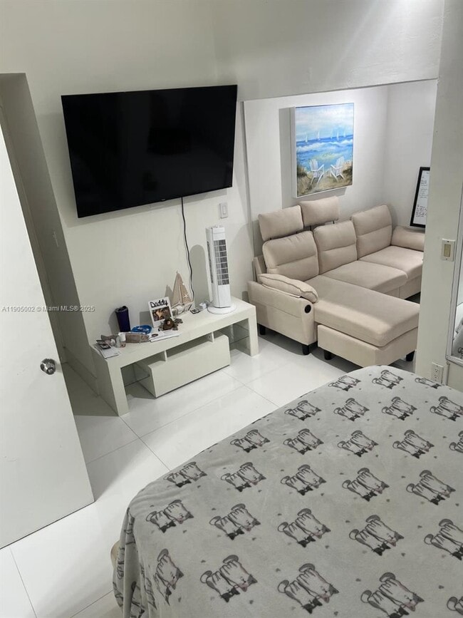 Building Photo - 246 Poinciana Island Dr