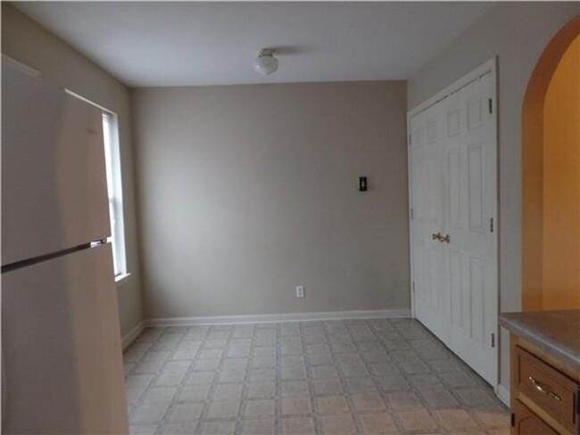 Building Photo - 3 Bedroom 1 Bathroom Home!