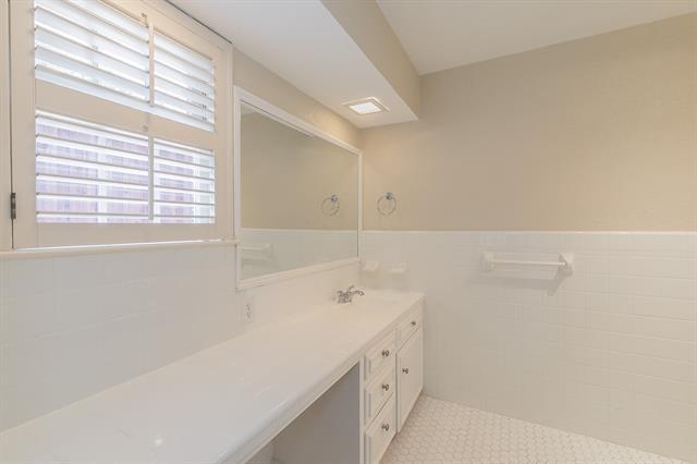 Building Photo - 3215 Spanish Oak Dr