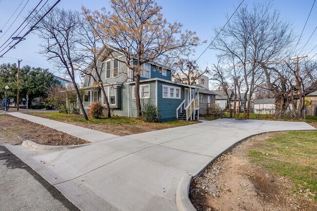 Building Photo - Large Newly Remodeled Home in Historic Fairmont- 4 Bedroom, 2 Bath- 76104