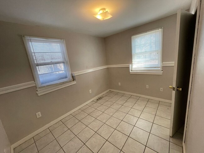 Building Photo - 2 bedroom unit across street from KSU Campus.
