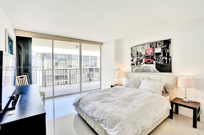 Building Photo - 1901 Brickell Ave