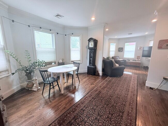 Building Photo - 58 Seaverns Ave