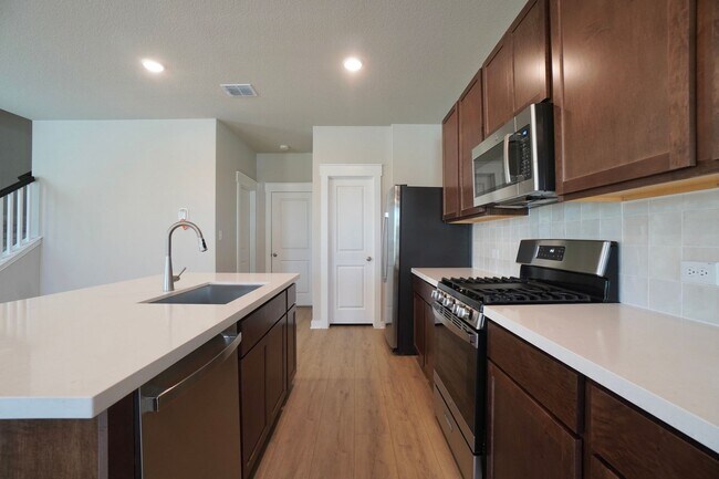 Building Photo - 136 Greinert Dr