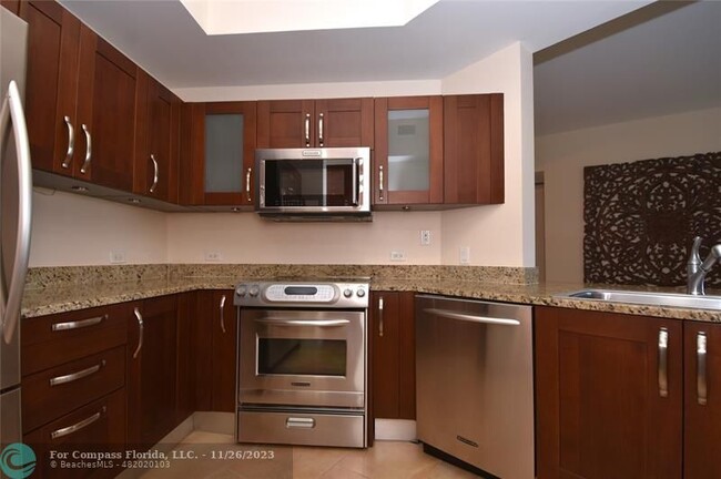 Building Photo - 20000 E Country Club Dr