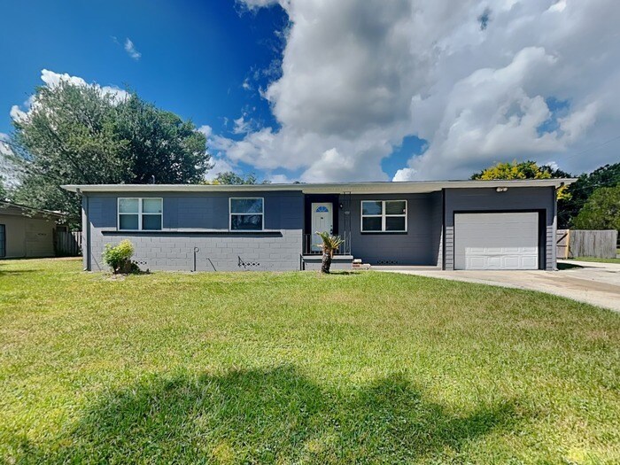 Primary Photo - 5608 Moret Dr E