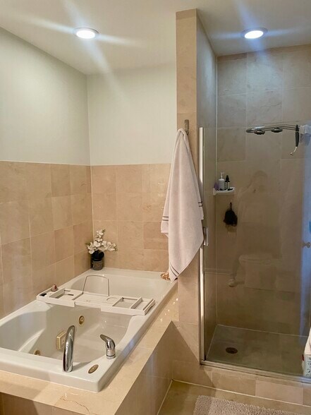 Building Photo - 1517 N Ashland Ave