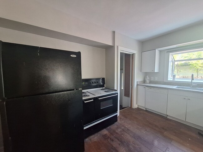 Building Photo - Come see your next home!!  3 bed, 2 bath i...