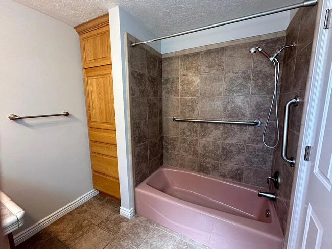 Building Photo - 515 W 100 S