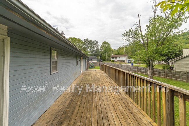 Building Photo - 6601 Bay Cir Dr