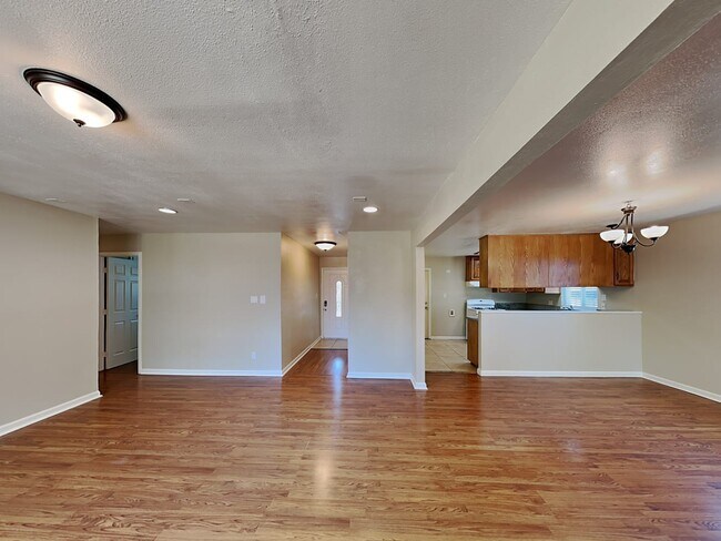 Building Photo - 4525 Brookfield Dr