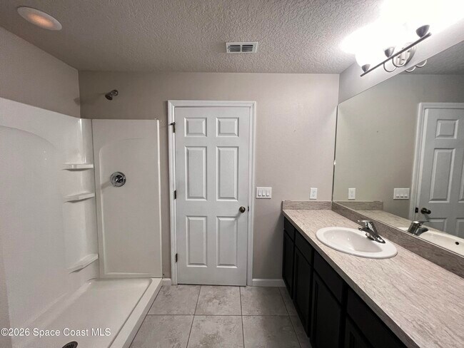 Building Photo - 563 Corbin Cir SW