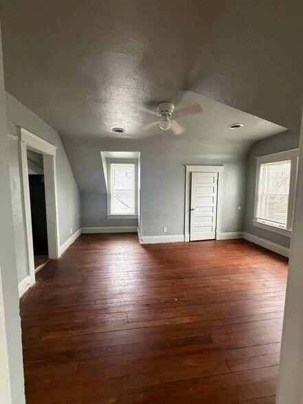 Building Photo - 616 W 6th St