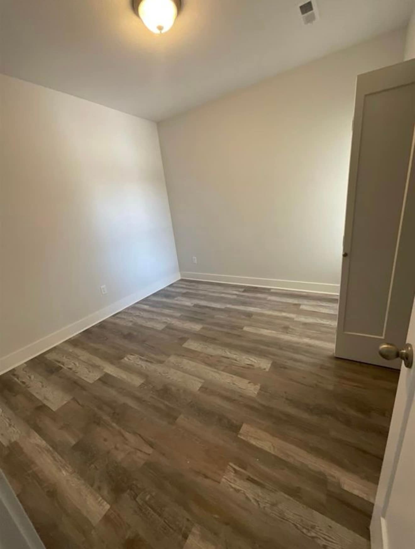 Building Photo - 5480 Colburn Ct E