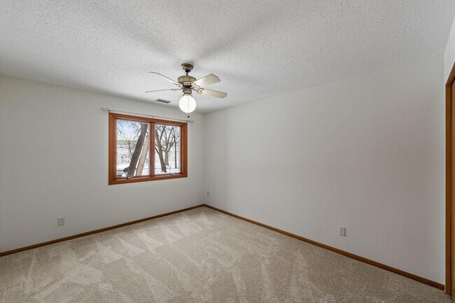 Building Photo - 7200 Cahill Rd