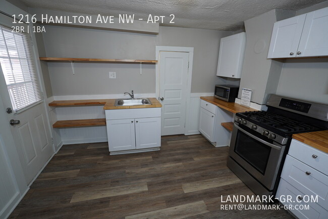 Building Photo - Updated 2-Bed, 1-Bath – First Month $775 Rent