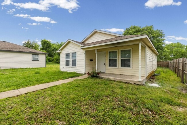 Building Photo - 1412 Hemphill St