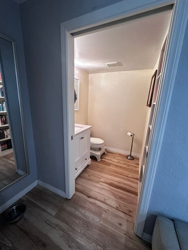 Building Photo - Beautiful, Charming 2-story townhome 2 bedroom and 1.5 bath located on the cusp of Clairemont and...