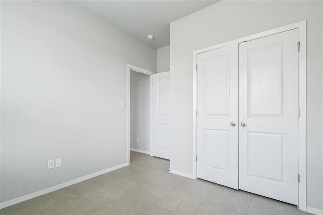 Building Photo - 179 Living Reef Dr