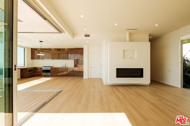 Building Photo - 18225 Coastline Dr