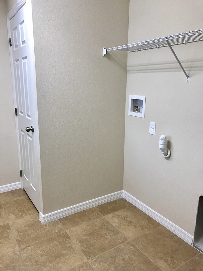 Building Photo - MOVE IN SPECIAL-Beautiful Energy Efficient 3/2 Home in St. Cloud