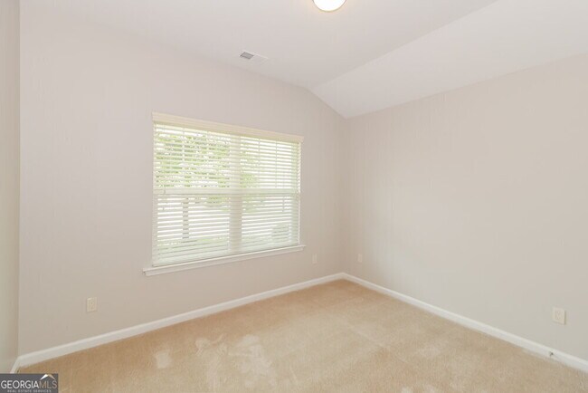 Building Photo - 165 Renford Rd