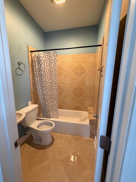 Bathroom2 - 1910 Esplanade Ave