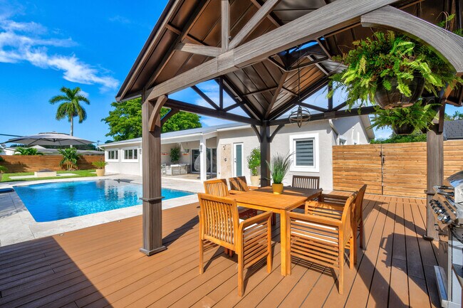 Building Photo - 7101 W Lake Dr