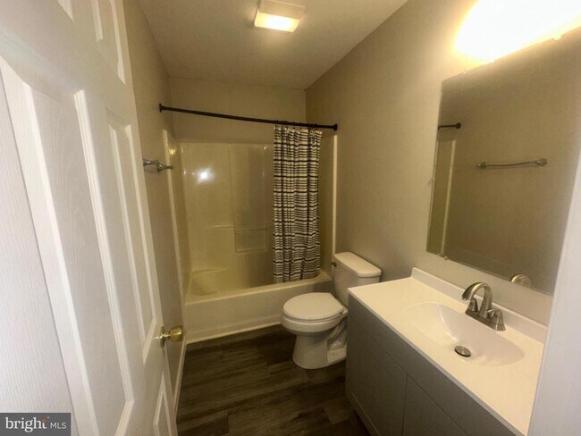 Building Photo - 585 Thomas Armor Dr