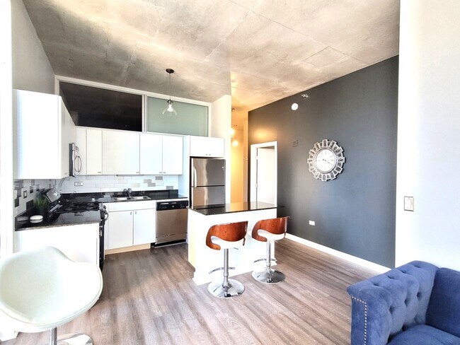 Building Photo - 235 W Van Buren St