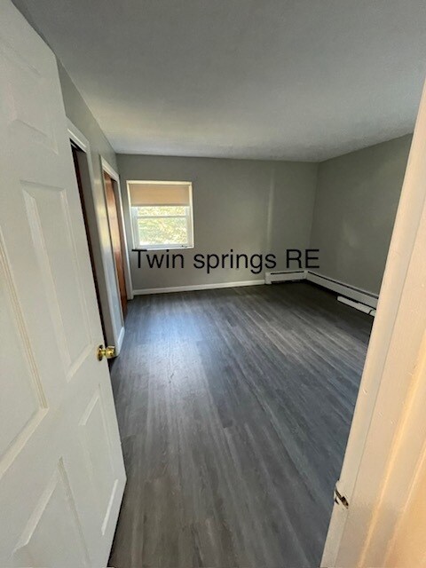 Building Photo - 250 Spring St