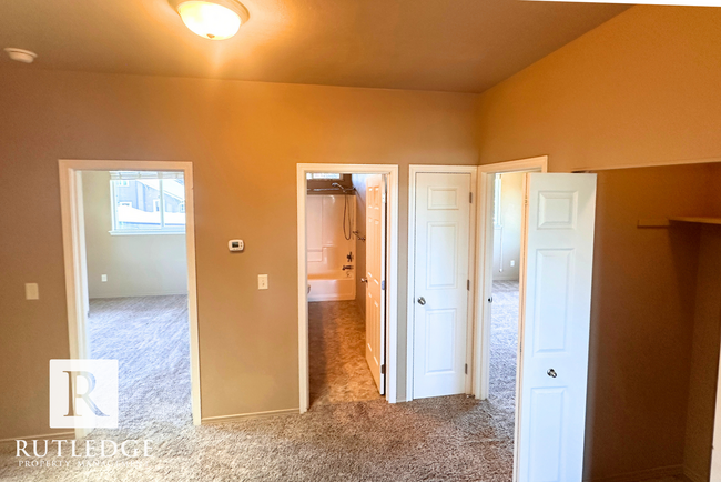 Building Photo - STUNNING 3 Bed/2.5 Bath House in Medford