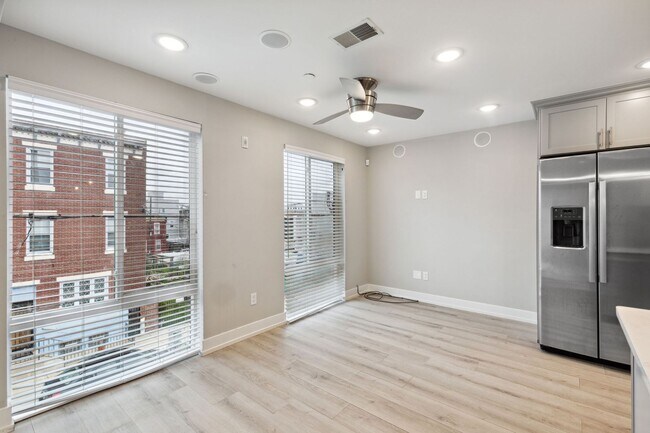 Building Photo - 2408 N Mascher St