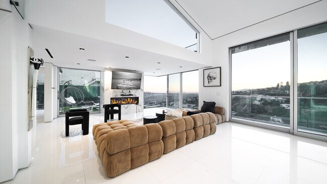 Building Photo - 1623 Viewmont Dr