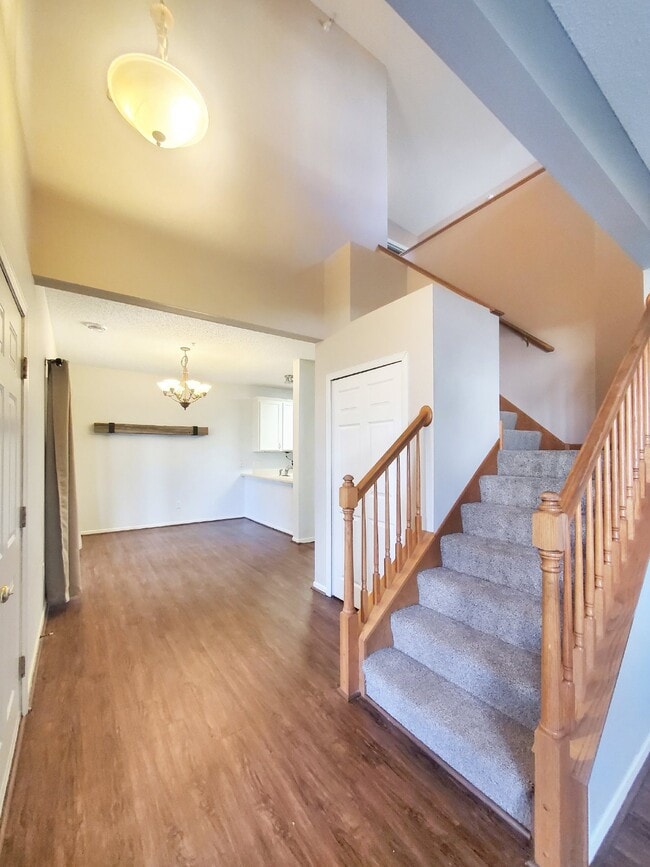Building Photo - 3BR 2BA End unit Townhome in Stillwater