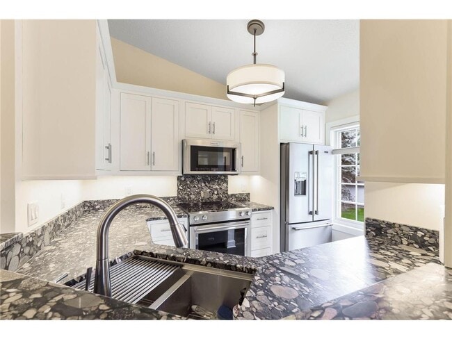 Building Photo - 3566 Blue Jay Way