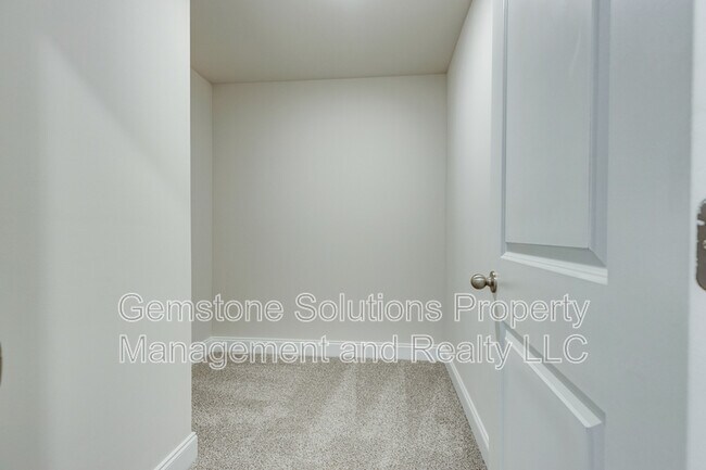 Building Photo - 204 Douglas Bend Rd