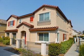 Building Photo - Roomy Palacio Del Oro North Townhome