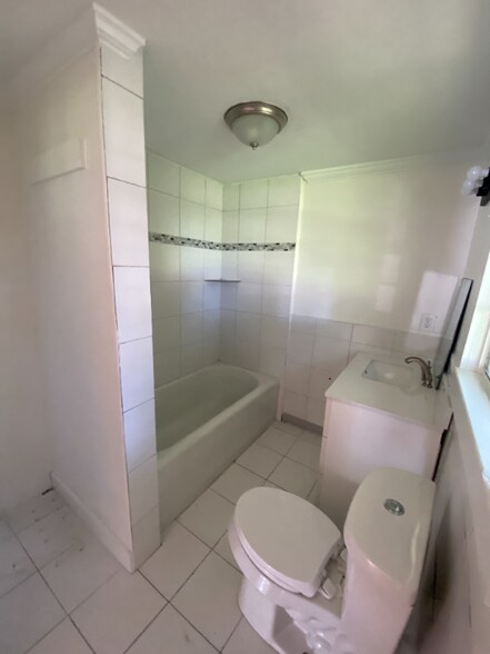 Building Photo - 617 Lafayette St