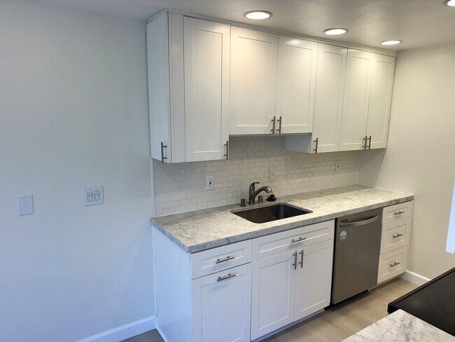 Building Photo - Bright and breezy, updated 2+2 condo in Playa Del Rey, fireplace, pool
