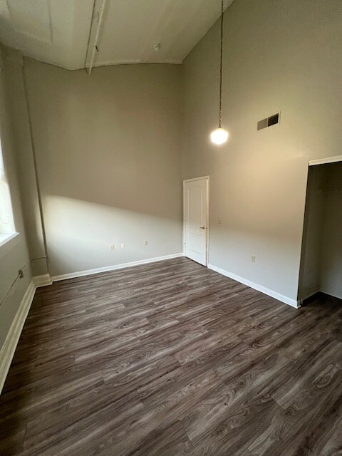 Building Photo - 316 W Walnut St