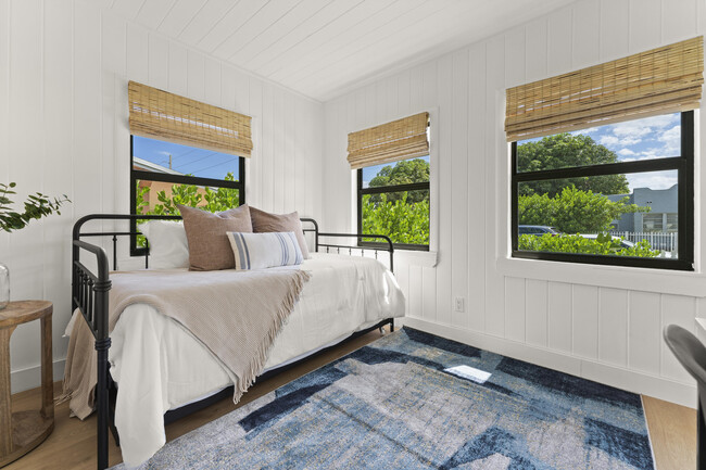 Building Photo - 721 Dobbins St