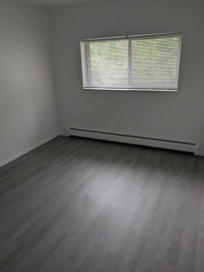 Building Photo - 620 Pedretti Ave